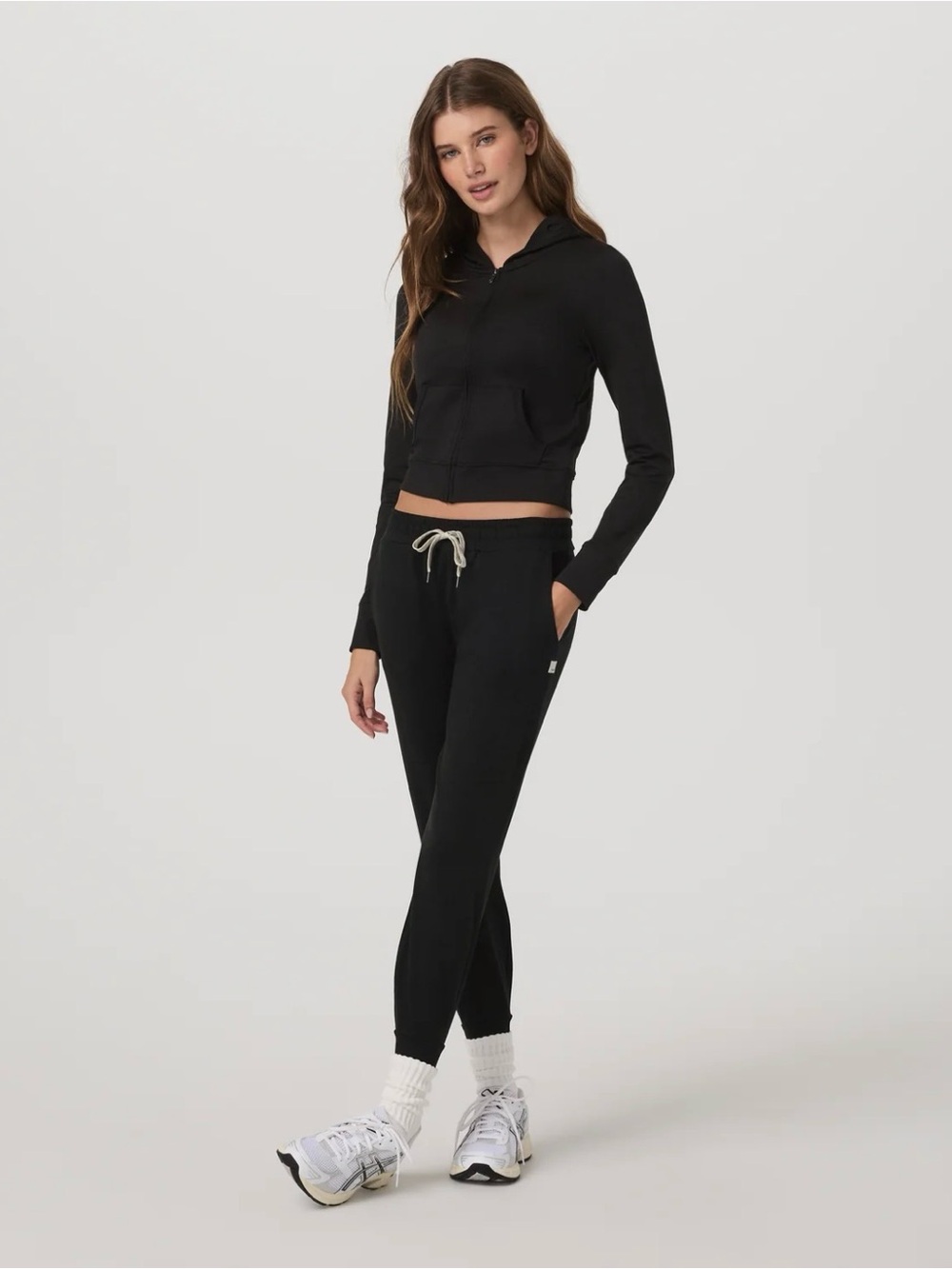 Vuori Performance Joggers in Black size Large